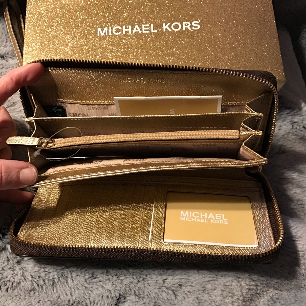 Michael Kors Brown/PlGold Wallet NWT - Picture 5 of 8